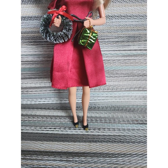 Vintage Holiday Barbie Muse dressed - Picture 3 of 7